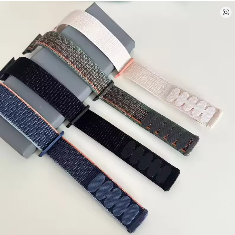 SERIES 10 APPLE WATCH WITH FREE  LOOPS(ALLOW TO OPEN)